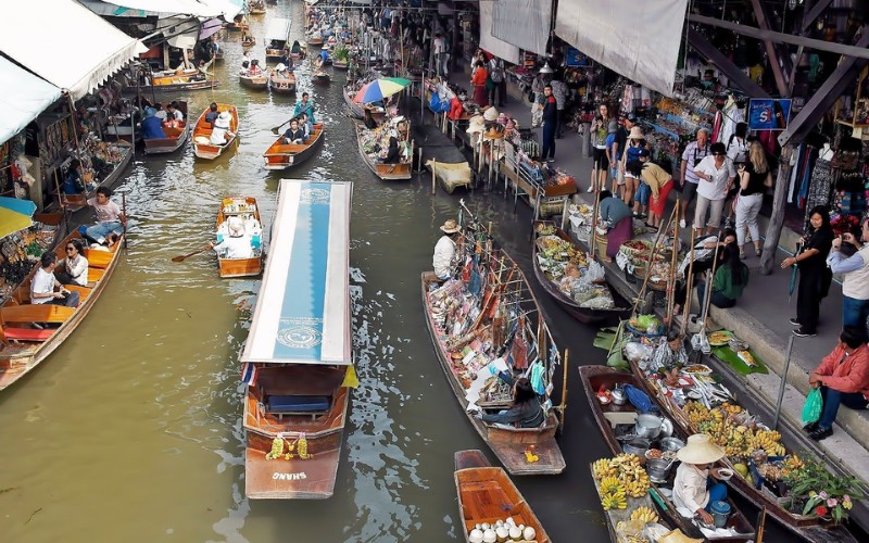 Mùa mưa là dịp để du khách Thái Lan ghé thăm các khu chợ nổi