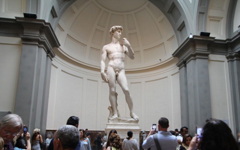 Tượng David của Michelangelo