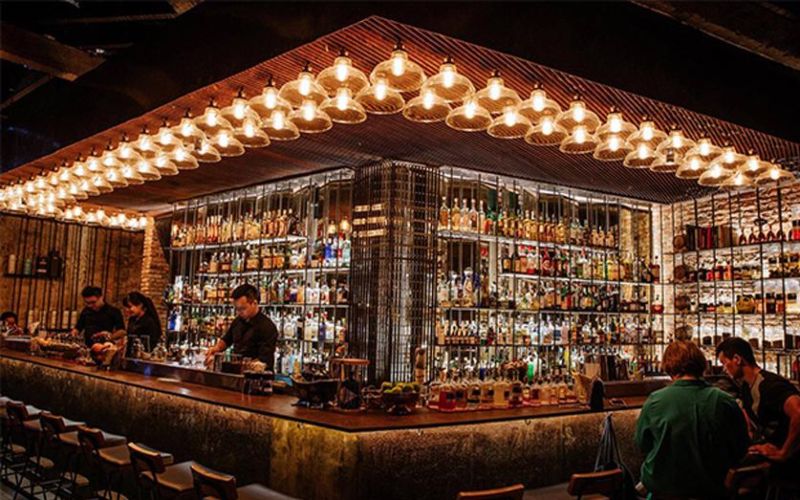 Top 10 quán cocktail bar cực chill với giá quán bar bình dân nhất Sài Gòn