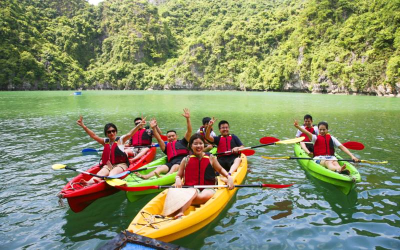 chèo thuyền kayak tại Làng Chài Ba Hang