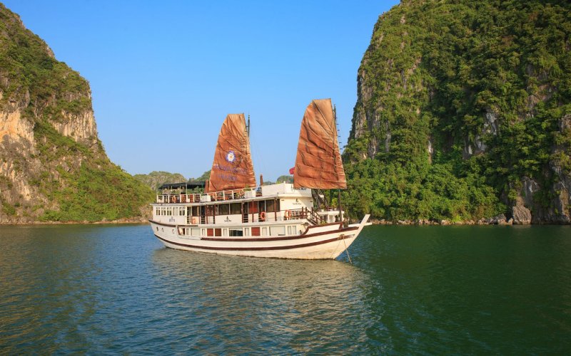 du thuyền Garden Bay Halong