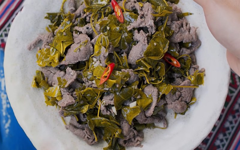 Thịt trâu om lá lồm