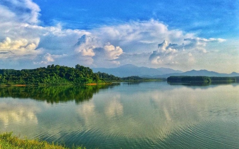 bờ Hồ Đồng Quan