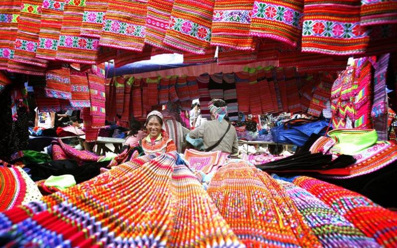 chợ phiên đồng văn