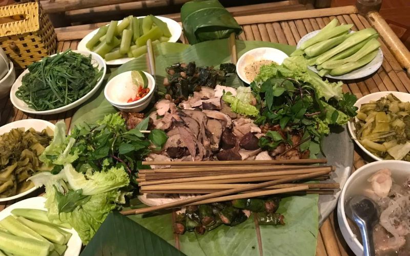 Cỗ lá lợn mán
