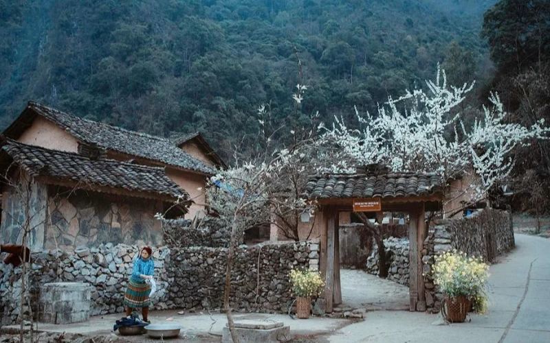 Làng văn hóa Lũng Cẩm