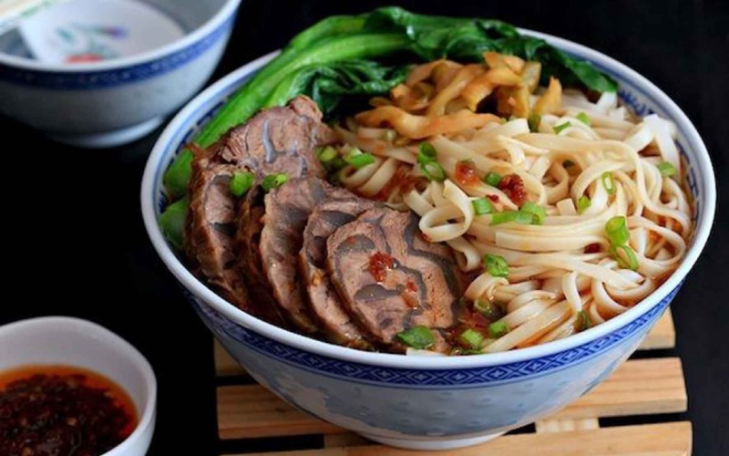 Mì bò hầm