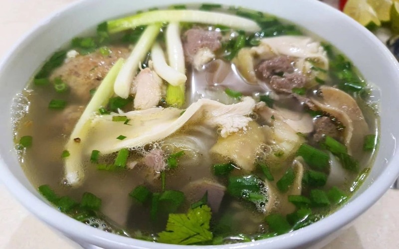 Phở gà Tráng Kìm