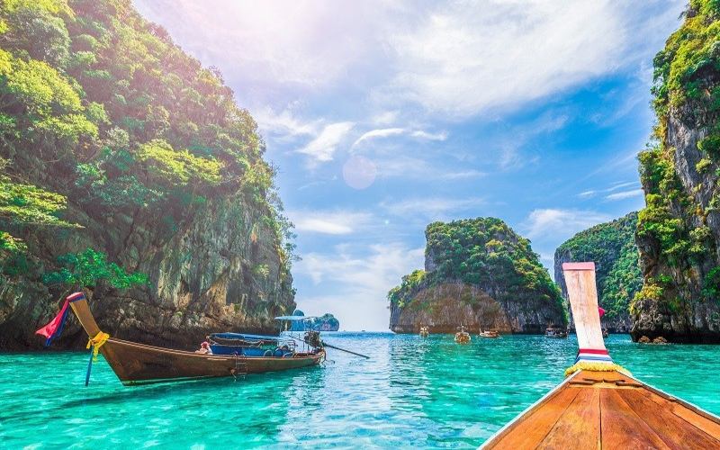 tham quan Phuket bằng thuyền