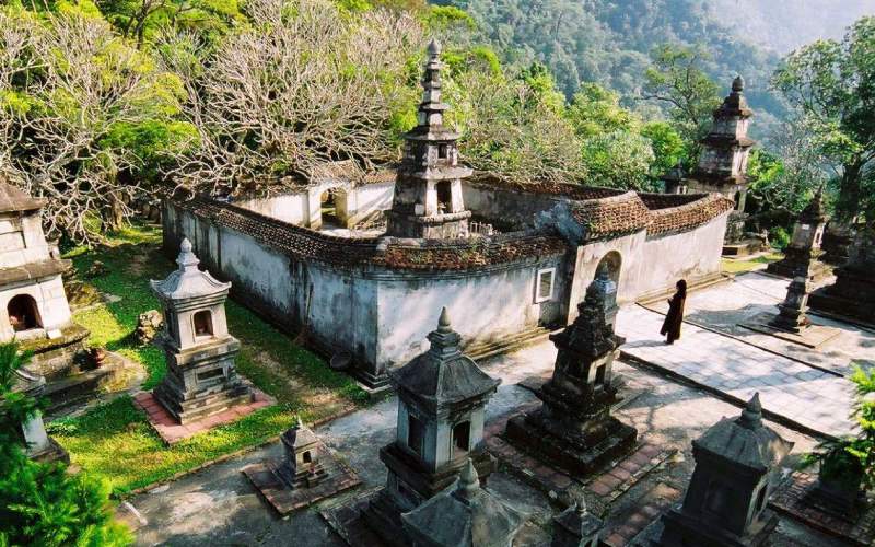 Vườn tháp Huệ Quang