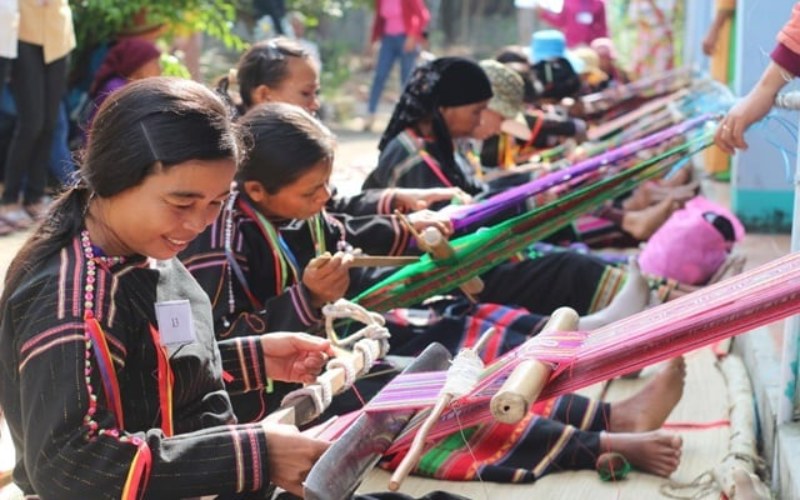 Làng thổ cẩm Châu Giang
