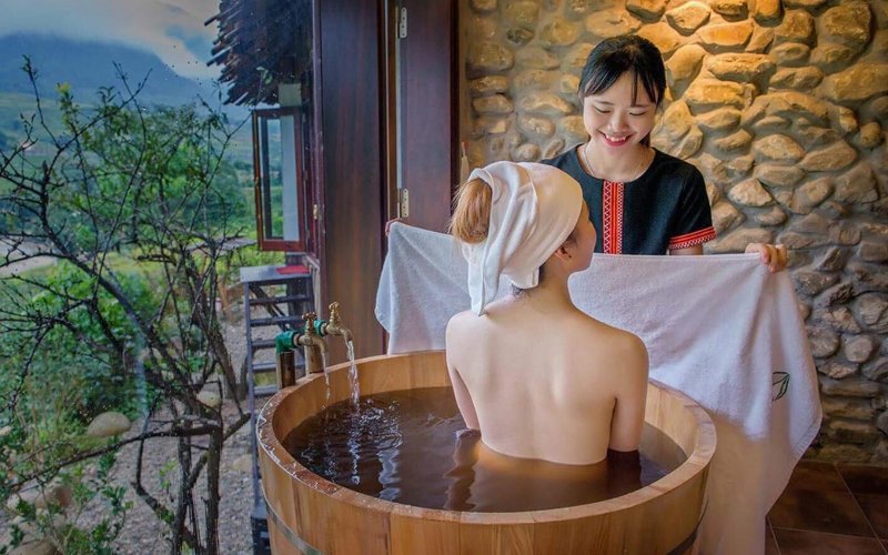 tắm lá thuốc người Dao