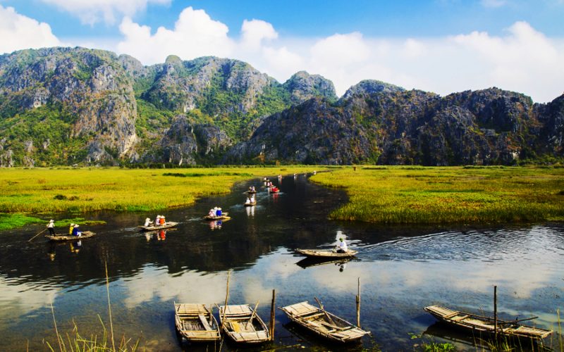 Thư giãn trên thuyền giữa đầm vân long