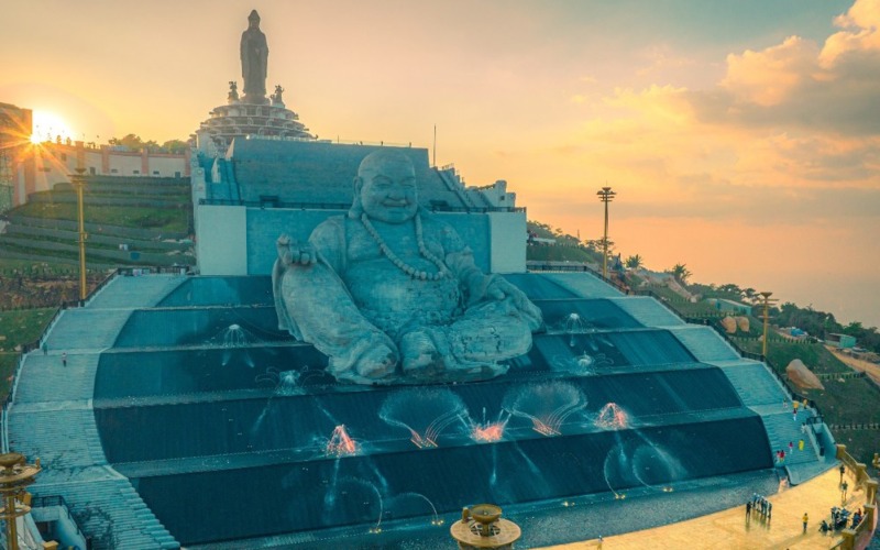 Tôn tượng Bồ Tát Di Lặc