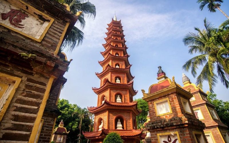 Bảo tháp chùa trấn quốc