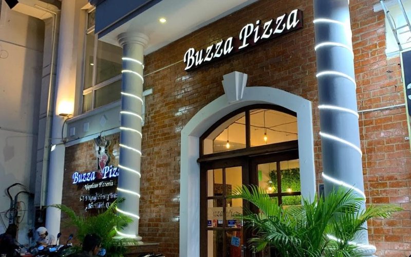 Buzza Pizza