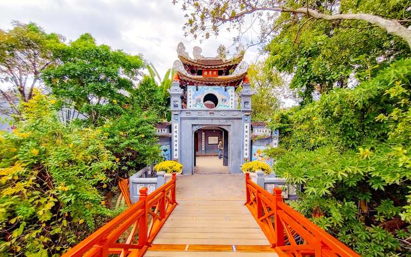 Đền Ngọc Sơn ở đâu