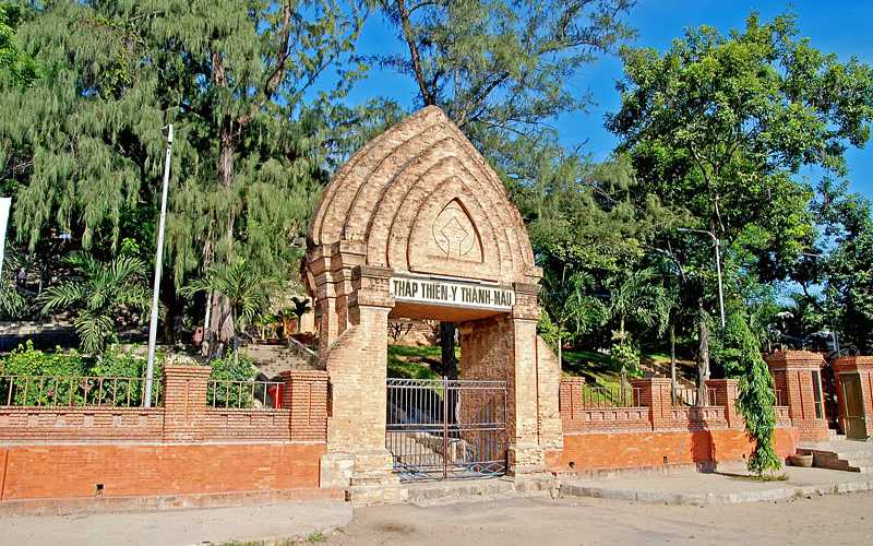 Khu cổng tháp bà ponagar