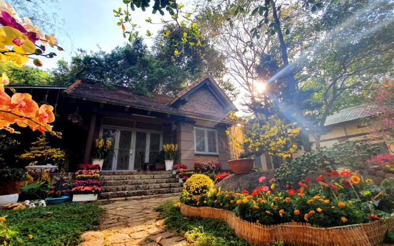 Khuôn viên chùa phật quang