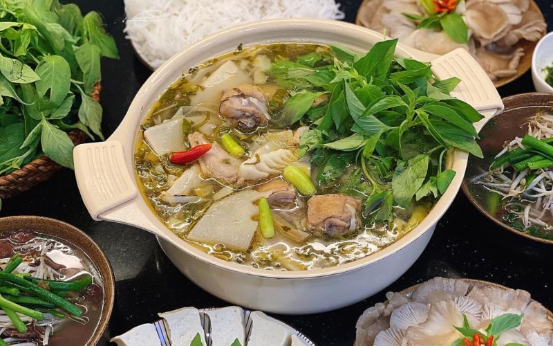 Lẩu gà lá é - món ăn đặc sản đà lạt