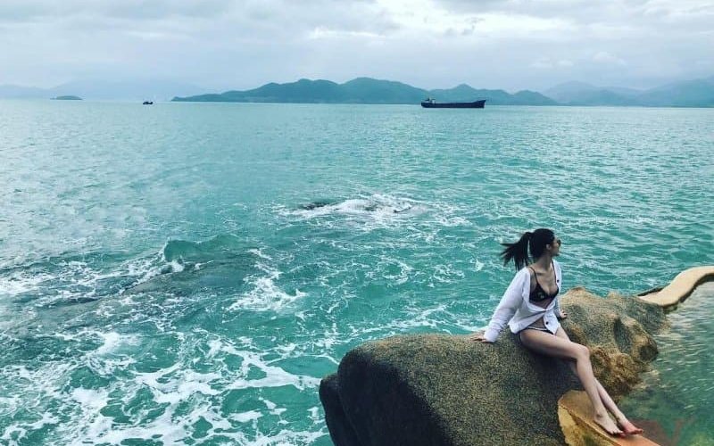 Tắm biển vịnh Ninh Vân