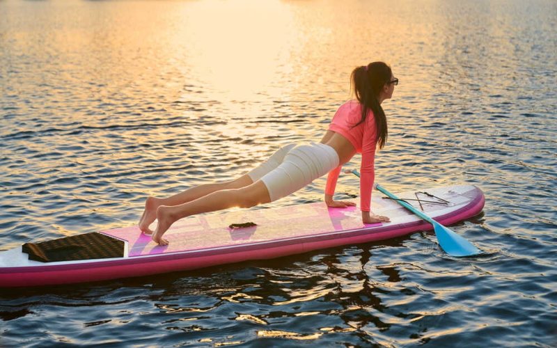 Thử thách yoga trên SUP