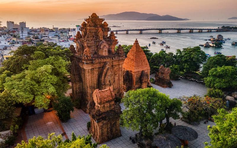 tổng quan Tháp Bà Ponagar Nha Trang