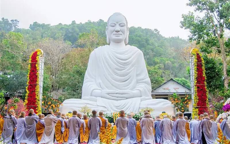 Tượng Phật 14m chùa phật quang
