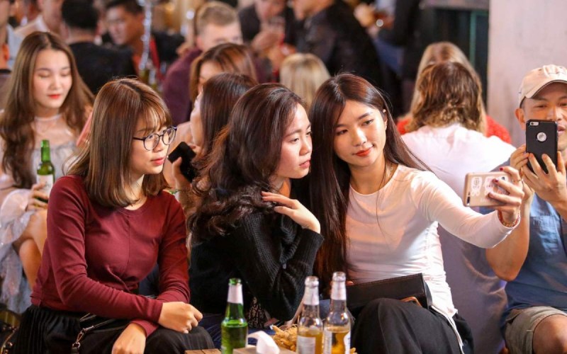 bia phố cổ tạ hiện​