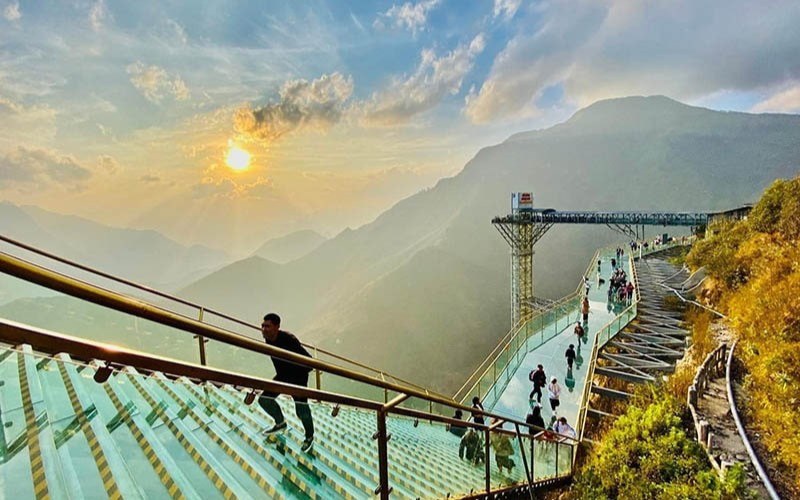 Cầu kính Rồng Mây ở đâu