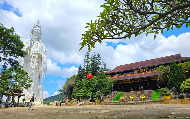 Chùa Linh Ẩn ở đà lạt