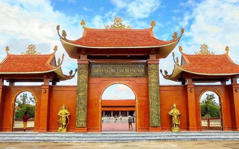 cong-tam-quan-thien-vien-truc-lam-can-tho