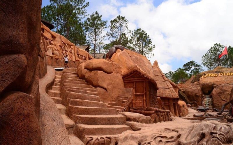 di chuyển đến Đường Hầm Đất Sét