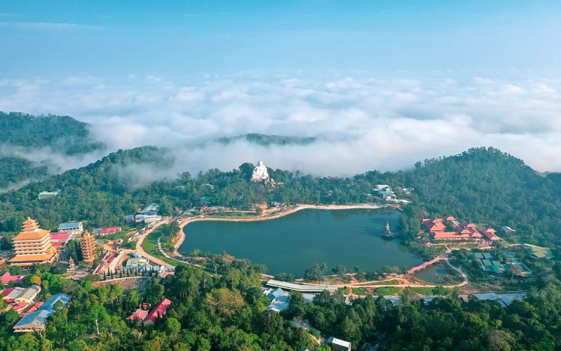Núi Cấm