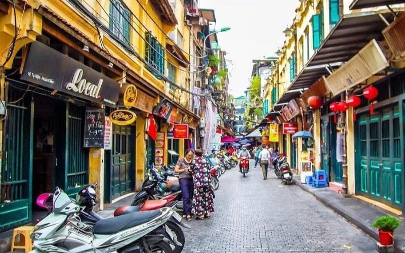 Phố Tạ Hiện buổi sáng