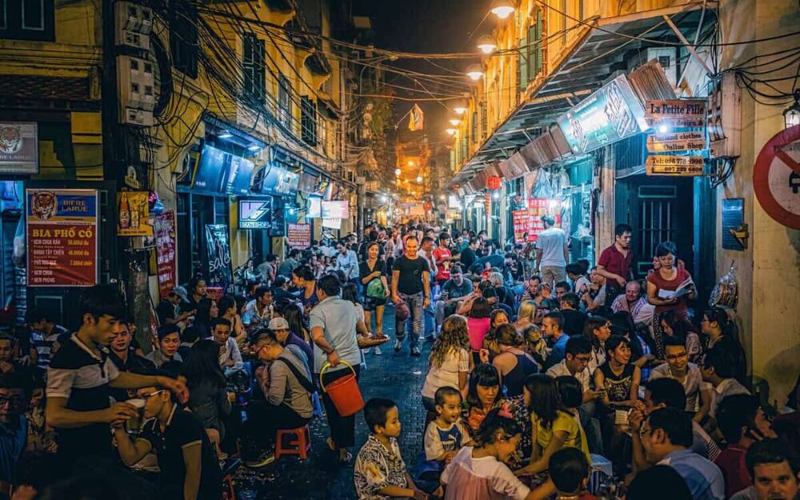 Review Phố Tạ Hiện Hà Nội: Ẩm thực, vui chơi và bí kíp khám phá “Phố không ngủ”