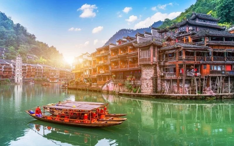 Phượng Hoàng cổ trấn