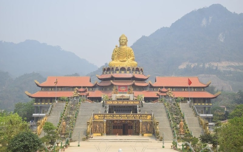 tham-quan-thien-vien-truc-lam-tuyen-quang