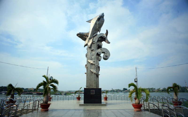 Tượng đài cá Basa