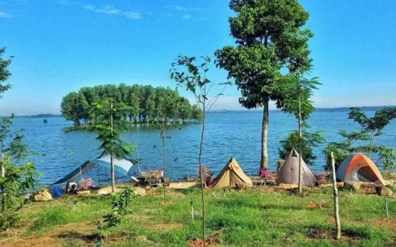 cắm trại hồ trị an