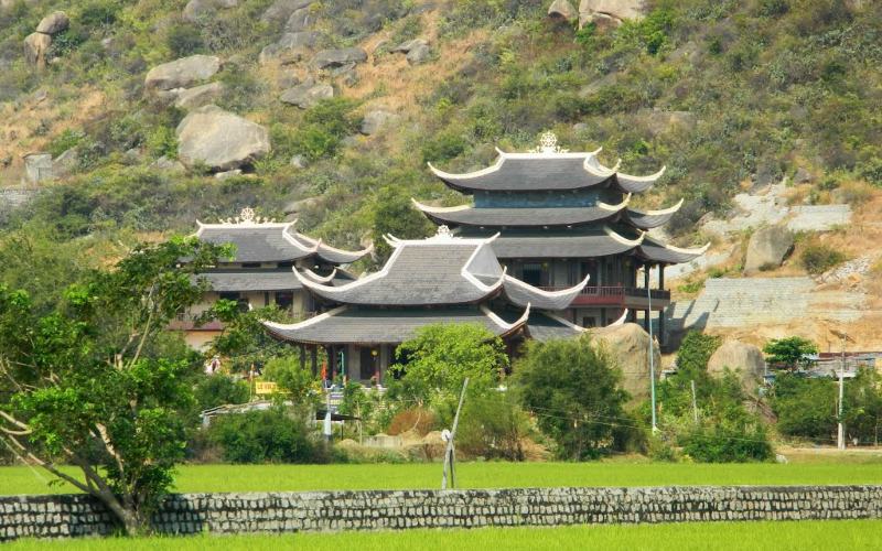 tham-quan-thien-vien-truc-lam-vien-ngo