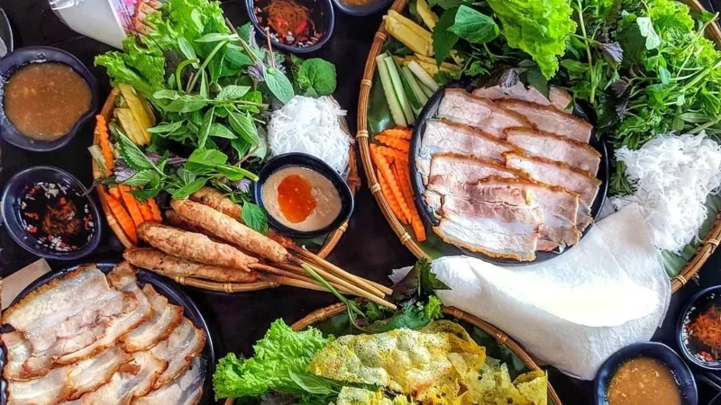 Ăn tối Đà Nẵng nên gì, ăn ở đâu? Chia sẻ 15 địa chỉ hấp dẫn dành cho bạn