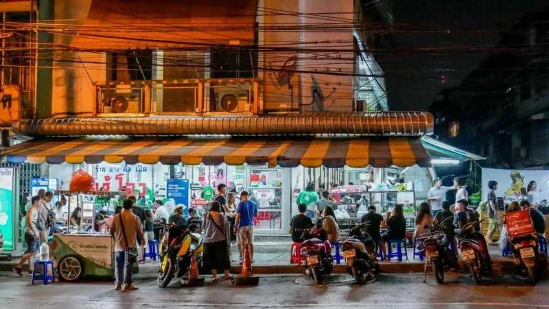 Jeh O Chula 2026 – Cẩm nang săn mì Tom Yum Mama huyền thoại giữa lòng Bangkok