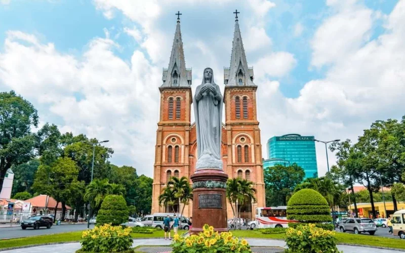 nhà thờ đức bà ở tphcm