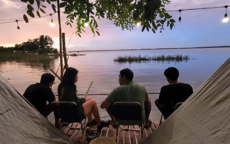 holiday camping hồ trị an
