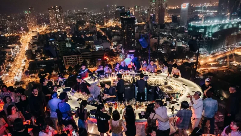 Giá quán bar Sài Gòn: Top 10 quán Bar bình dân, chill nhất 2026