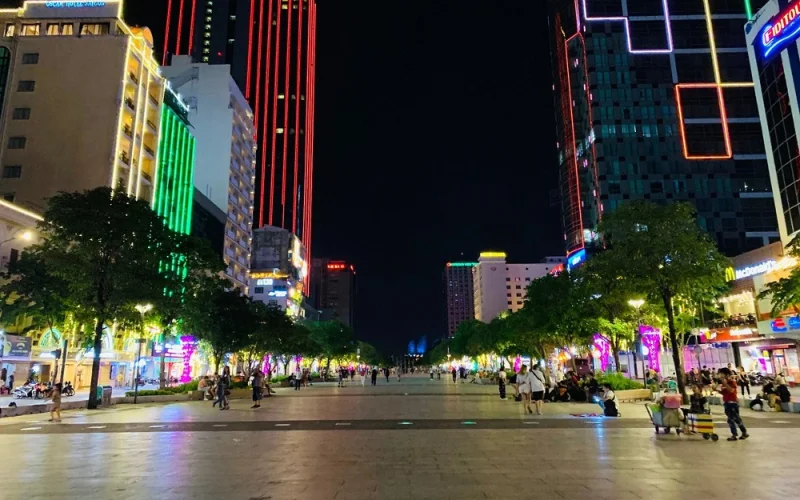 phố đi bộ nguyễn huệ