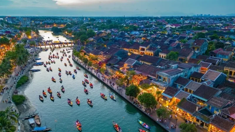 Tham quan du lịch là gì? Top 10 điểm đến nổi bật nhất Việt Nam 2026